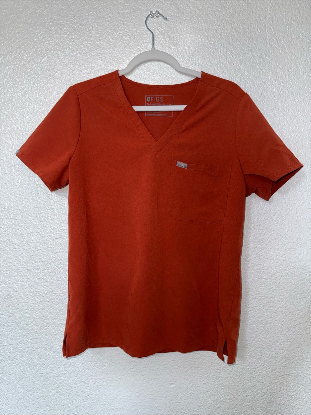 Figs Catarina - One-Pocket Scrub Top - M / Auburn